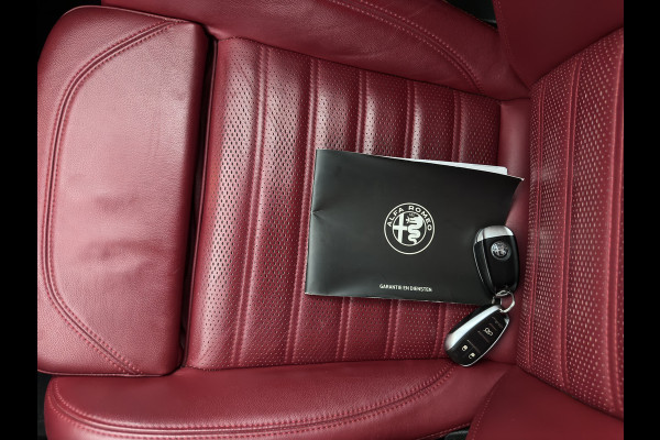 Alfa Romeo Giulia 2.0T Sprint (INCL-BTW)  Aut. *LEATHER | XENON | MEMORY-PACK | HEATED-VELOCE-SPORTSEATS | CAMERA | NAVI-FULLMAP | DAB+ | SHIFTPADDLES | PRIVACY-GLASS | BLINDSPOT | KEYLESS | 19"ALU*