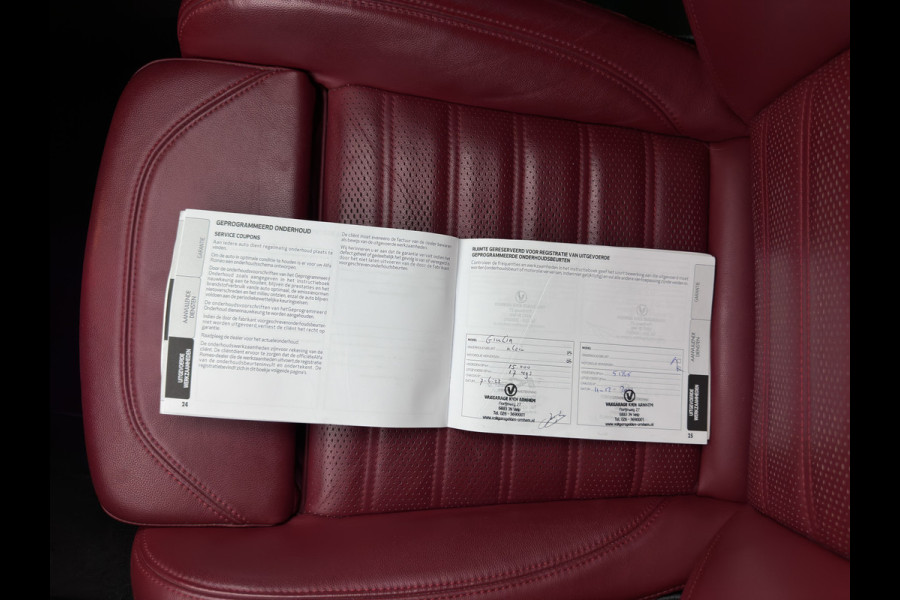 Alfa Romeo Giulia 2.0T Sprint (INCL-BTW)  Aut. *LEATHER | XENON | MEMORY-PACK | HEATED-VELOCE-SPORTSEATS | CAMERA | NAVI-FULLMAP | DAB+ | SHIFTPADDLES | PRIVACY-GLASS | BLINDSPOT | KEYLESS | 19"ALU*