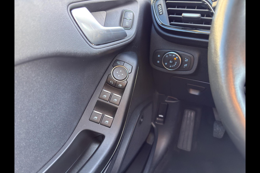 Ford Fiesta 1.0 EcoBoost Titanium | Camera | Parksensors | Stoel/Stuurverwarming | Adaptieve Cruise | Apple Carplay/Android Auto