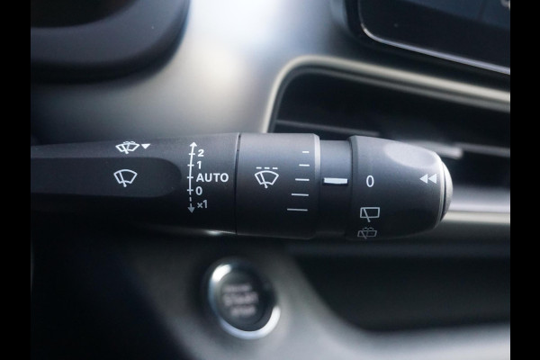 Jeep Avenger 1.2 e-Hybrid Summit Climate control