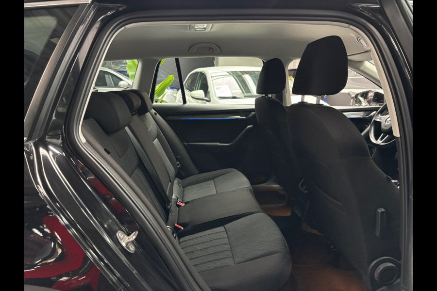 Škoda Octavia Combi 1.5 TSI Greentech Business Edition Plus / Carplay