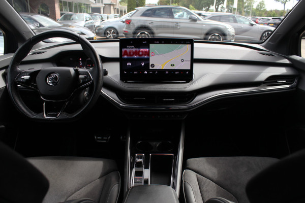 Škoda ENYAQ iV 80 Sportline / Trekhaak / Panoramadak / Camera / Keyless / 20'' / Matrix LED / CarPlay / Sfeerverlichting / Stoel+Stuurverwarming / Dodehoek / DAB / ACC