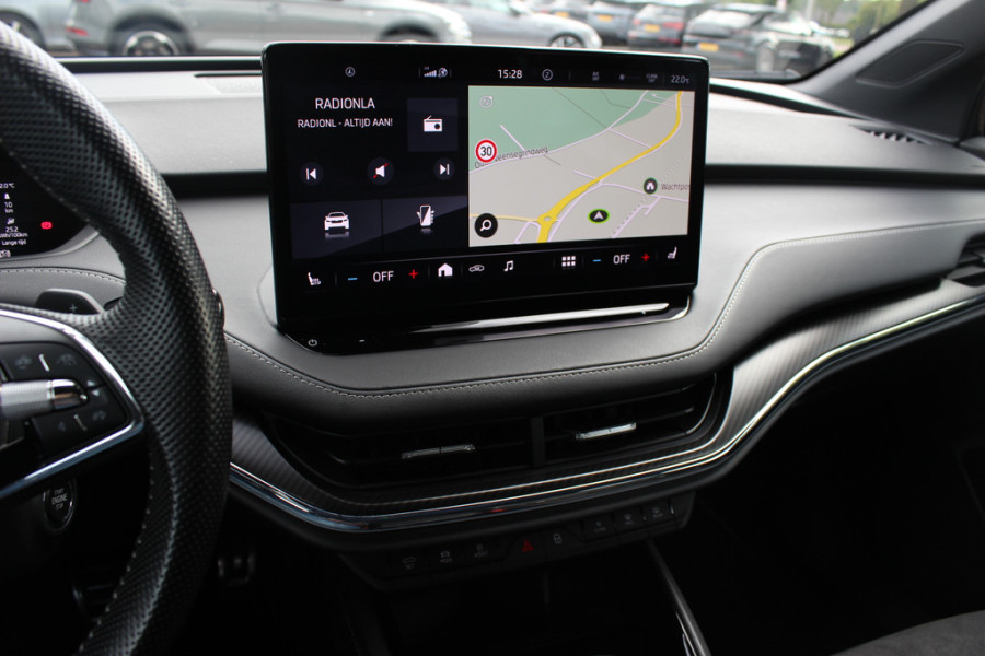 Škoda ENYAQ iV 80 Sportline / Trekhaak / Panoramadak / Camera / Keyless / 20'' / Matrix LED / CarPlay / Sfeerverlichting / Stoel+Stuurverwarming / Dodehoek / DAB / ACC