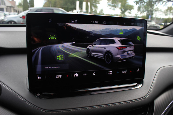 Škoda ENYAQ iV 80 Sportline / Trekhaak / Panoramadak / Camera / Keyless / 20'' / Matrix LED / CarPlay / Sfeerverlichting / Stoel+Stuurverwarming / Dodehoek / DAB / ACC