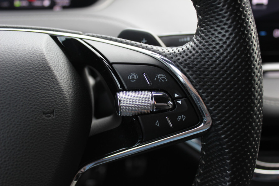 Škoda ENYAQ iV 80 Sportline / Trekhaak / Panoramadak / Camera / Keyless / 20'' / Matrix LED / CarPlay / Sfeerverlichting / Stoel+Stuurverwarming / Dodehoek / DAB / ACC
