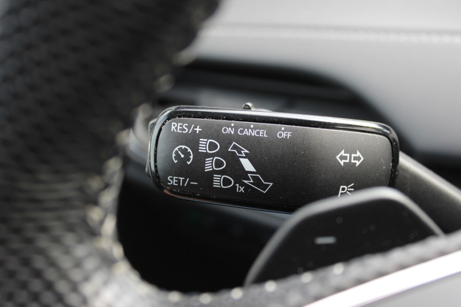 Škoda ENYAQ iV 80 Sportline / Trekhaak / Panoramadak / Camera / Keyless / 20'' / Matrix LED / CarPlay / Sfeerverlichting / Stoel+Stuurverwarming / Dodehoek / DAB / ACC