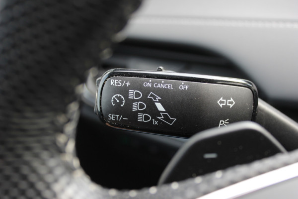 Škoda ENYAQ iV 80 Sportline / Trekhaak / Panoramadak / Camera / Keyless / 20'' / Matrix LED / CarPlay / Sfeerverlichting / Stoel+Stuurverwarming / Dodehoek / DAB / ACC