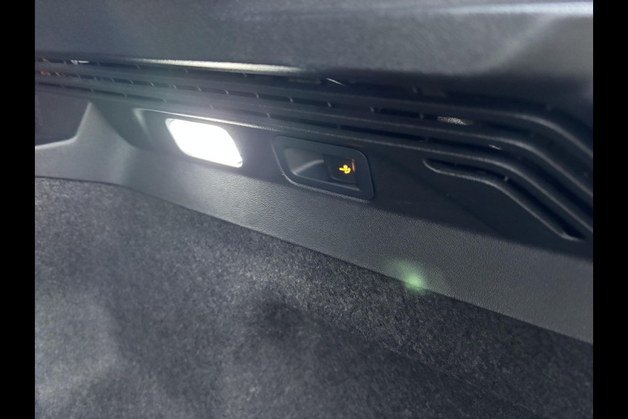 Volkswagen ID.5 Pro Business Advantage 77 kWh | 175pk | Achteruitrijcamera | Stoelverwarming | Trekhaak |