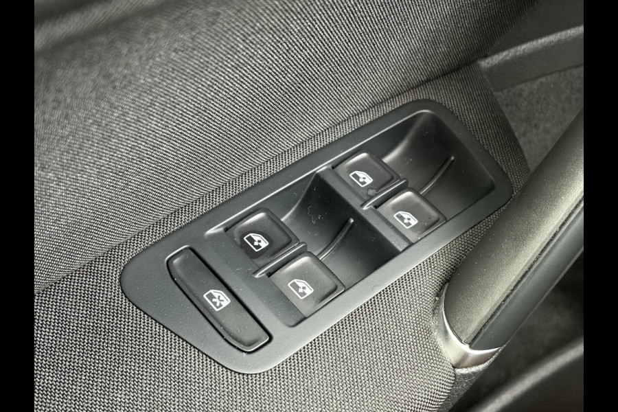 Volkswagen e-Golf E-DITION ✓SOH 90.63%✓2e Eigenaar✓Carplay✓Navi✓Clima✓Cruise✓Pdc V+A✓Lm velgen✓136pk✓Recent beurt gehad✓Weinig Km✓Zeer Zuinig✓N.A.P✓Apk tot 05-2028