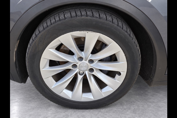 Tesla Model X 75D Base 6p.
