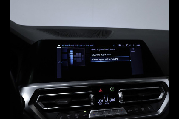 BMW 3 Serie Touring 330e High Executive Sport SOH 90,5% (PANORAMADAK,APPLE CARPLAY,NAVI,CAMERA,SFEERVERLICHTING,LED,SPORTSTOELEN)