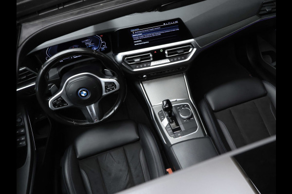 BMW 3 Serie Touring 330e High Executive Sport SOH 90,5% (PANORAMADAK,APPLE CARPLAY,NAVI,CAMERA,SFEERVERLICHTING,LED,SPORTSTOELEN)