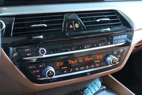 BMW 5 Serie Touring 520i High Executive M-SPORT PANO LEER NAVI LED ORG NL 121000KM!!!