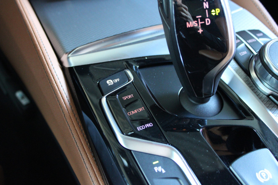 BMW 5 Serie Touring 520i High Executive M-SPORT PANO LEER NAVI LED ORG NL 121000KM!!!
