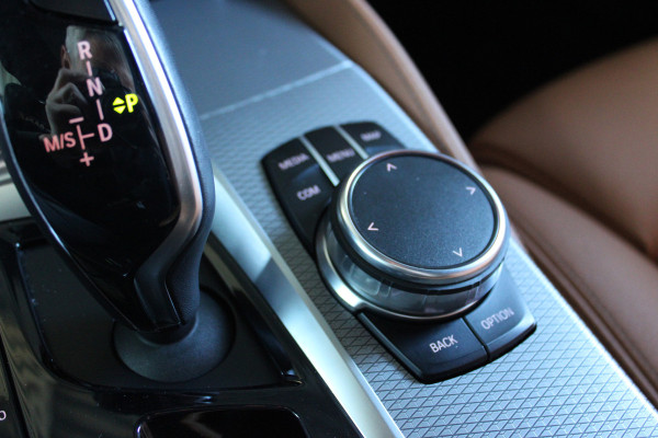 BMW 5 Serie Touring 520i High Executive M-SPORT PANO LEER NAVI LED ORG NL 121000KM!!!