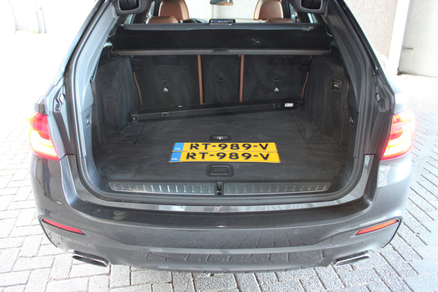 BMW 5 Serie Touring 520i High Executive M-SPORT PANO LEER NAVI LED ORG NL 121000KM!!!
