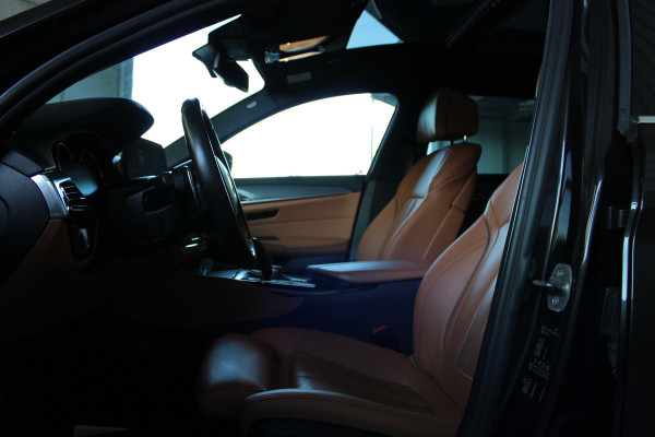 BMW 5 Serie Touring 520i High Executive M-SPORT PANO LEER NAVI LED ORG NL 121000KM!!!