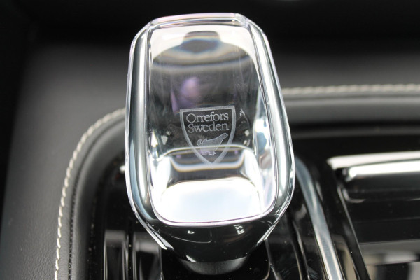 Volvo V60 T6 350PK Automaat Plug-in hybrid AWD Plus Dark Long Range / Google infotainment / 360 graden camera / Stoelverwarming / Stuurwielverwarming / Semi elektrisch weklapbare trekhaak