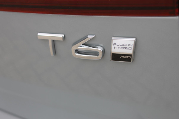 Volvo V60 T6 350PK Automaat Plug-in hybrid AWD Plus Dark Long Range / Google infotainment / 360 graden camera / Stoelverwarming / Stuurwielverwarming / Semi elektrisch weklapbare trekhaak