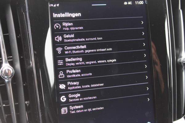 Volvo V60 T6 350PK Automaat Plug-in hybrid AWD Plus Dark Long Range / Google infotainment / 360 graden camera / Stoelverwarming / Stuurwielverwarming / Semi elektrisch weklapbare trekhaak