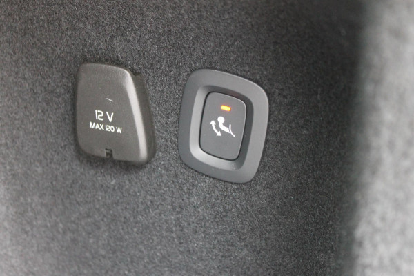 Volvo V60 T6 350PK Automaat Plug-in hybrid AWD Plus Dark Long Range / Google infotainment / 360 graden camera / Stoelverwarming / Stuurwielverwarming / Semi elektrisch weklapbare trekhaak