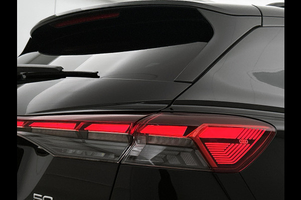 Audi Q4 50 e-tron SOH 90% Quattro Launch edition S-Line Competition 220KW / 77 kWh / Warmtepomp / Panoramadak / Leder-sport / Sonos Sound / Pdc+Camera / Apk 02-2028