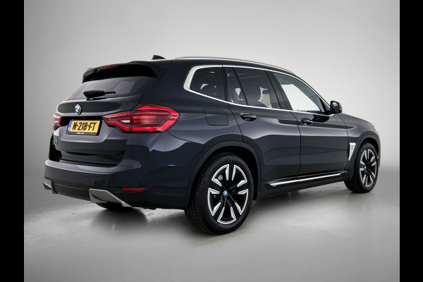 BMW iX3 Executive 80 kWh SOH 99,6% / Panoramadak / Leder / Stoelverwarming / Pdc.+Camera / Navigatie / Apk 10-2027
