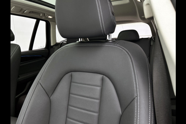 BMW iX3 Executive 80 kWh SOH 99,6% / Panoramadak / Leder / Stoelverwarming / Pdc.+Camera / Navigatie / Apk 10-2027