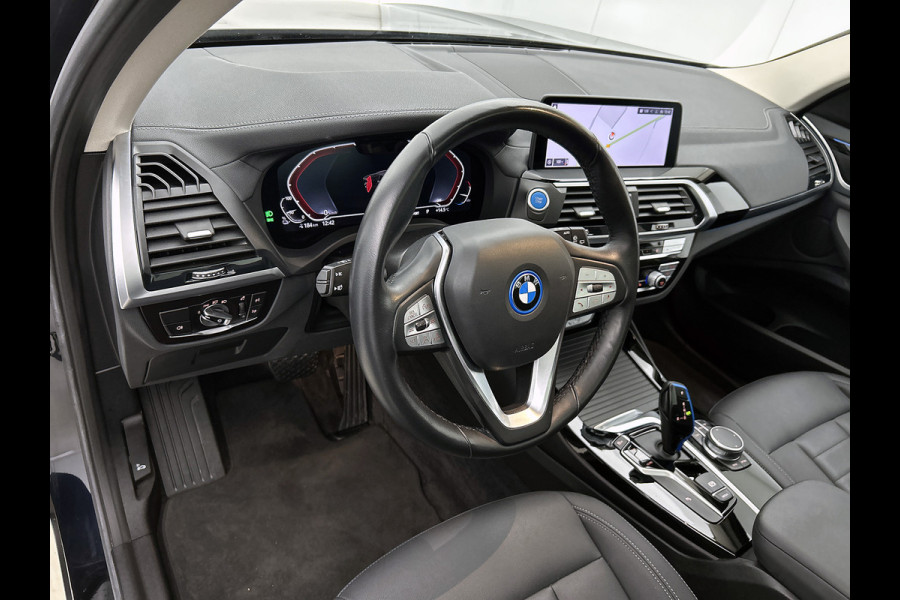 BMW iX3 Executive 80 kWh SOH 99,6% / Panoramadak / Leder / Stoelverwarming / Pdc.+Camera / Navigatie / Apk 10-2027