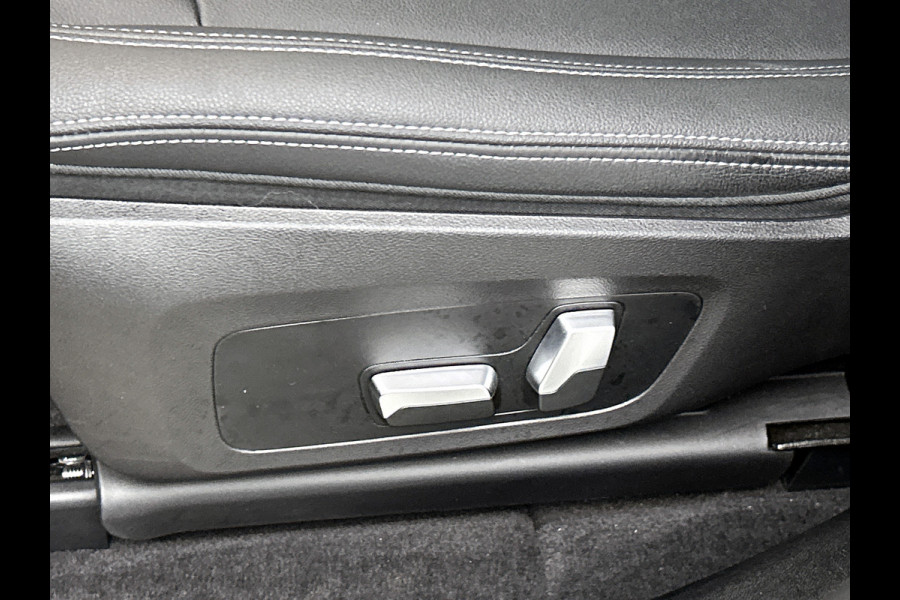 BMW iX3 Executive 80 kWh SOH 99,6% / Panoramadak / Leder / Stoelverwarming / Pdc.+Camera / Navigatie / Apk 10-2027