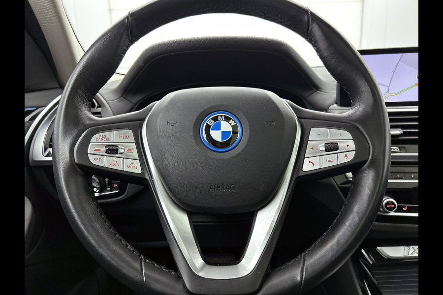 BMW iX3 Executive 80 kWh SOH 99,6% / Panoramadak / Leder / Stoelverwarming / Pdc.+Camera / Navigatie / Apk 10-2027
