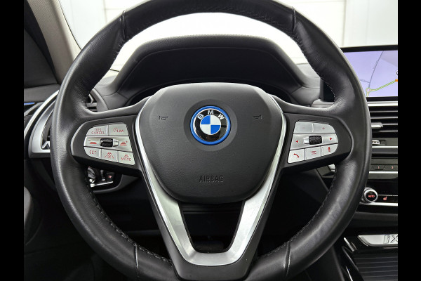 BMW iX3 Executive 80 kWh SOH 99,6% / Panoramadak / Leder / Stoelverwarming / Pdc.+Camera / Navigatie / Apk 10-2027