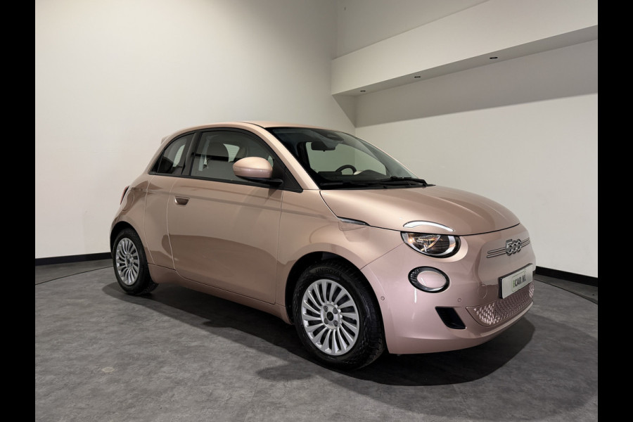 Fiat 500 3+1 42 kWh | Apple CarPlay - Android Auto | Stoelen verwarmd | Dodehoek detectie