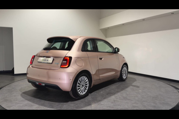 Fiat 500 3+1 42 kWh | Apple CarPlay - Android Auto | Stoelen verwarmd | Dodehoek detectie