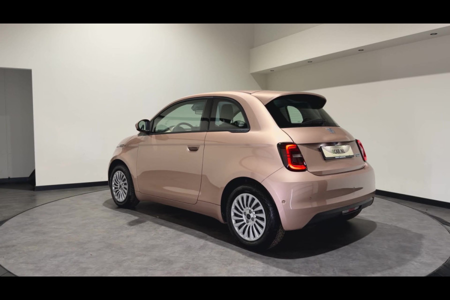 Fiat 500 3+1 42 kWh | Apple CarPlay - Android Auto | Stoelen verwarmd | Dodehoek detectie