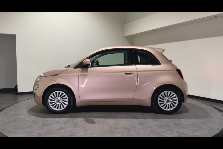 Fiat 500 3+1 42 kWh | Apple CarPlay - Android Auto | Stoelen verwarmd | Dodehoek detectie