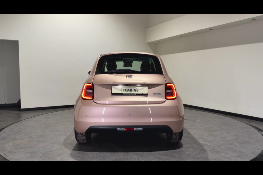 Fiat 500 3+1 42 kWh | Apple CarPlay - Android Auto | Stoelen verwarmd | Dodehoek detectie