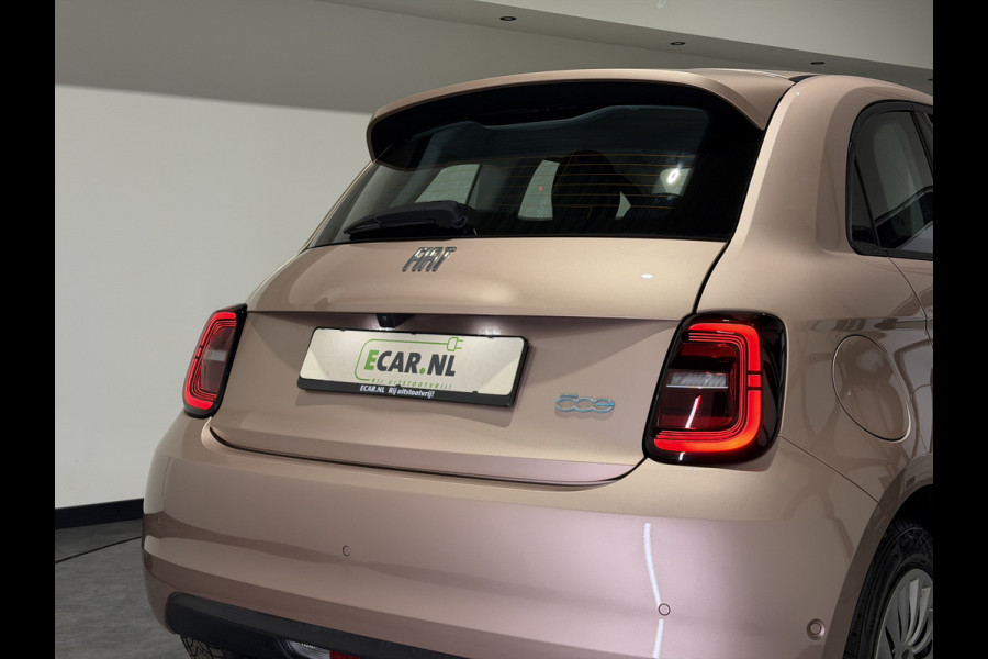 Fiat 500 3+1 42 kWh | Apple CarPlay - Android Auto | Stoelen verwarmd | Dodehoek detectie