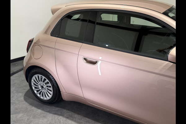 Fiat 500 3+1 42 kWh | Apple CarPlay - Android Auto | Stoelen verwarmd | Dodehoek detectie