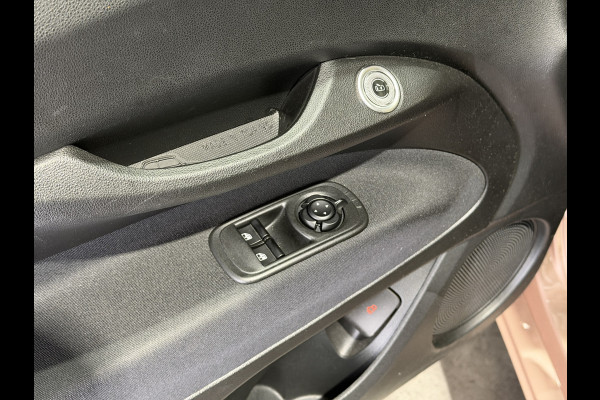 Fiat 500 3+1 42 kWh | Apple CarPlay - Android Auto | Stoelen verwarmd | Dodehoek detectie