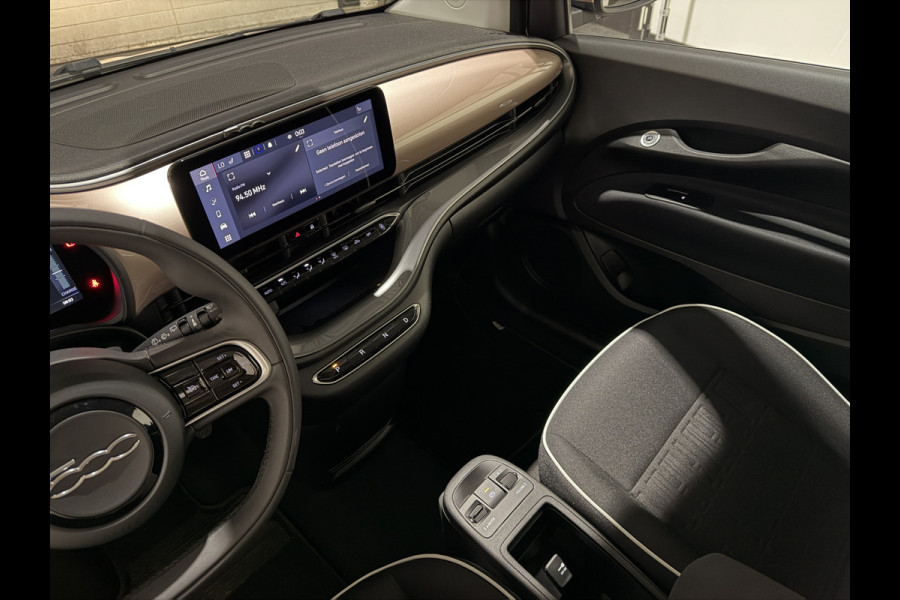 Fiat 500 3+1 42 kWh | Apple CarPlay - Android Auto | Stoelen verwarmd | Dodehoek detectie