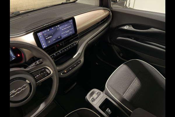 Fiat 500 3+1 42 kWh | Apple CarPlay - Android Auto | Stoelen verwarmd | Dodehoek detectie