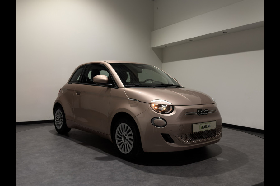 Fiat 500 42 kWh | Apple CarPlay - Android Auto | Stoelen verwarmd | Dodehoek detectie Rijklaar