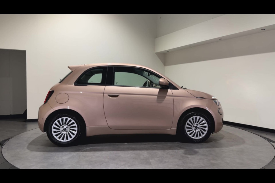 Fiat 500 42 kWh | Apple CarPlay - Android Auto | Stoelen verwarmd | Dodehoek detectie Rijklaar