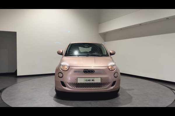 Fiat 500 42 kWh | Apple CarPlay - Android Auto | Stoelen verwarmd | Dodehoek detectie Rijklaar
