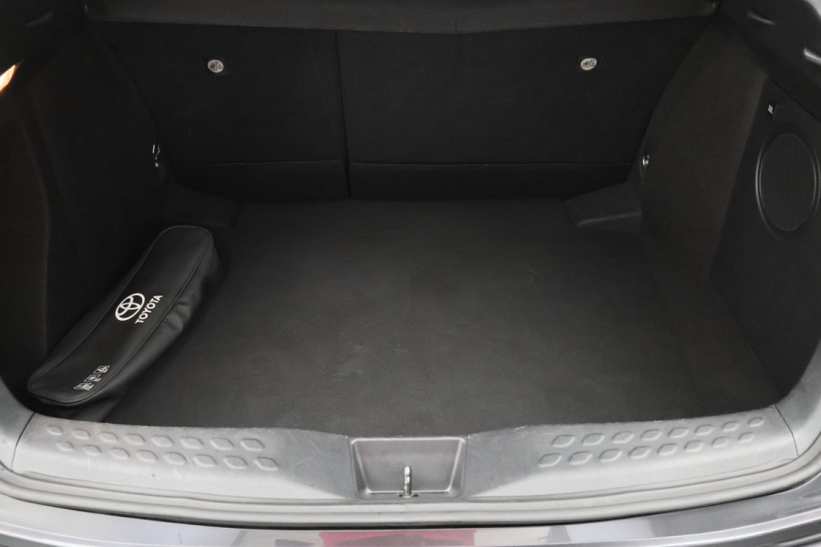 Toyota C-HR 1.8 Hybrid Style Two-Tone, Leer, Apple Carplay, Camera, JBL Sound, ACC, Keyless, 18"