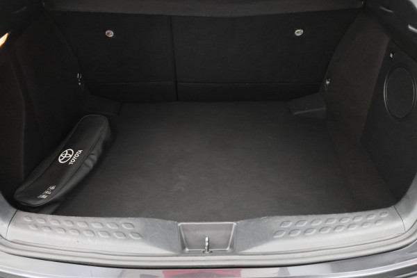 Toyota C-HR 1.8 Hybrid Style Two-Tone, Leer, Apple Carplay, Camera, JBL Sound, ACC, Keyless, 18"