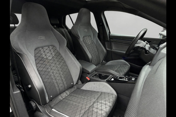 Volkswagen Golf 1.5 eTSI Automaat R-Line Business, panoramadak, sfeerverlichting, digitaal cockpit,stoelverwarming , vele opties