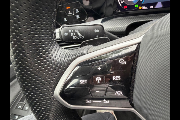 Volkswagen Golf 1.5 eTSI Automaat R-Line Business, panoramadak, sfeerverlichting, digitaal cockpit,stoelverwarming , vele opties