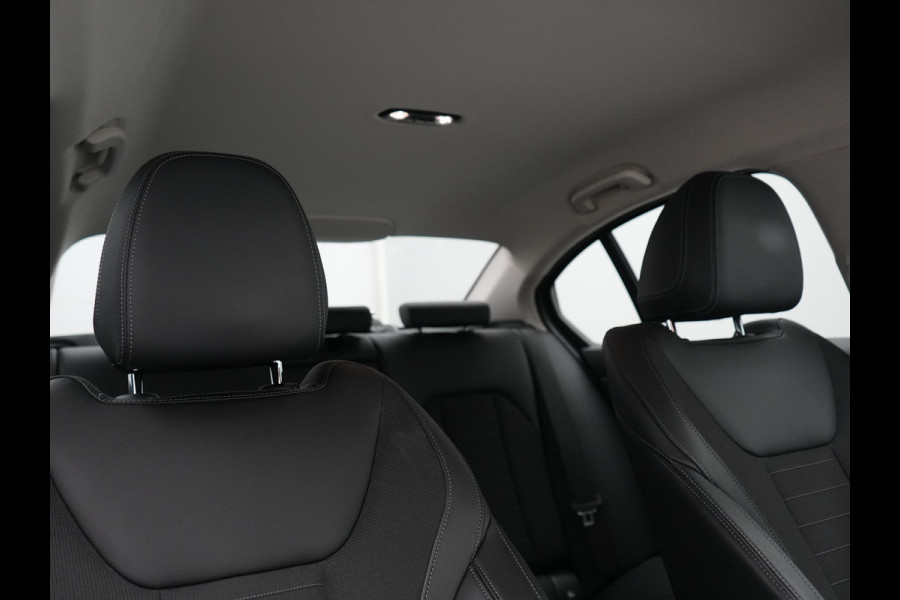 BMW 3-serie 320e Advantage PHEV 204pk Dealer O.H | SOH 87,2% | Head Up | Adaptive Cruise | Camera | Adaptief Onderstel | Laser LED | Lederen Sportstoelen Memory & Verwarmd | Apple Carplay | Blis | Virtual | Navigatie | DAB | 19"L.M |